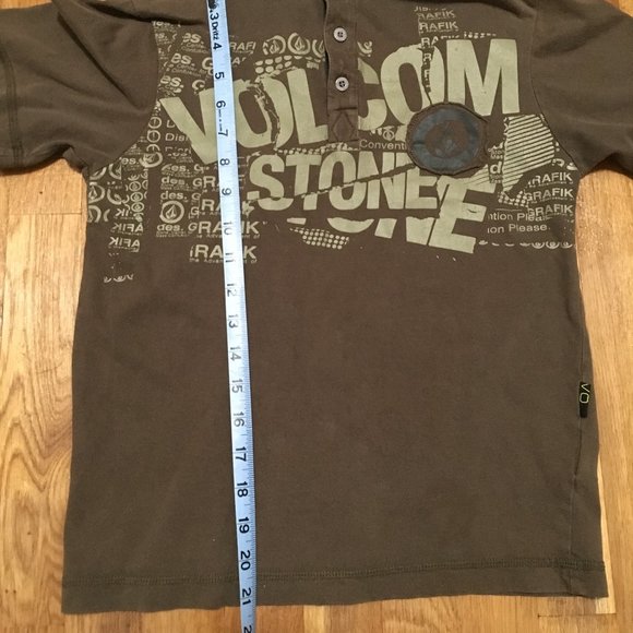 Boys Volcom collard Tshirt - Picture 8 of 8